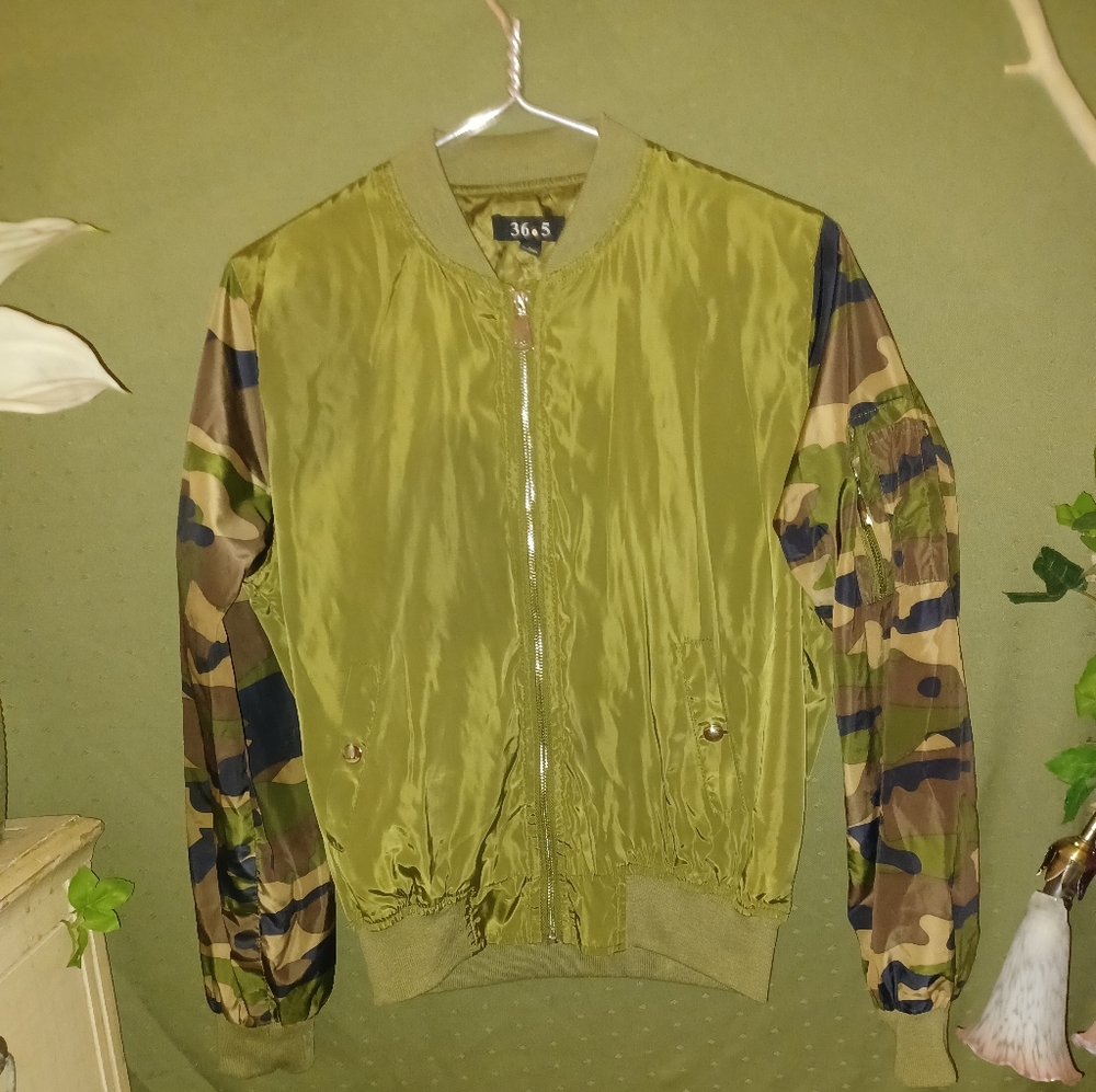 Olive green/camo lightweight bomber jacket